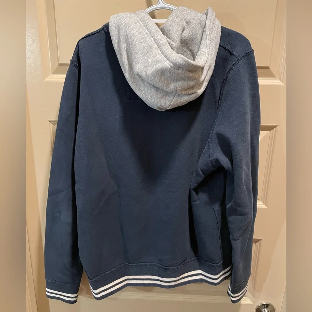 Used men’s Abercrombie & Fitch snap button hooded sweatshirt. - Picture 2 of 3
